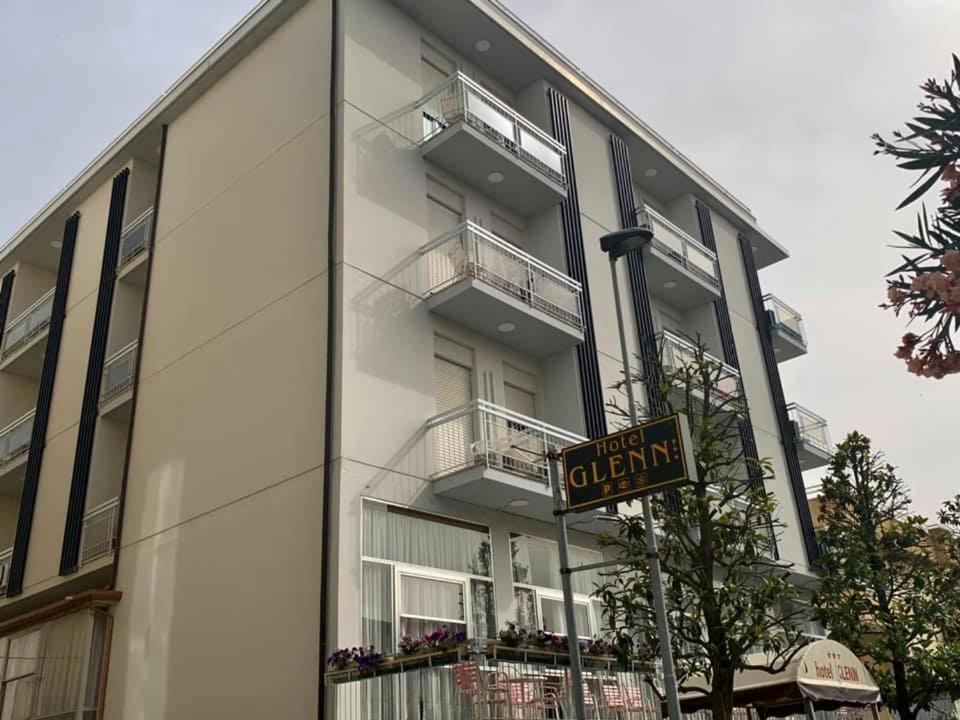 Hotel Glenn Римини Экстерьер фото