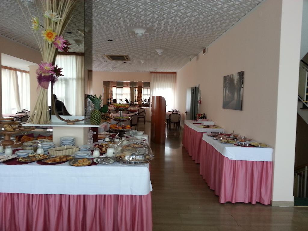Hotel Glenn Римини Экстерьер фото