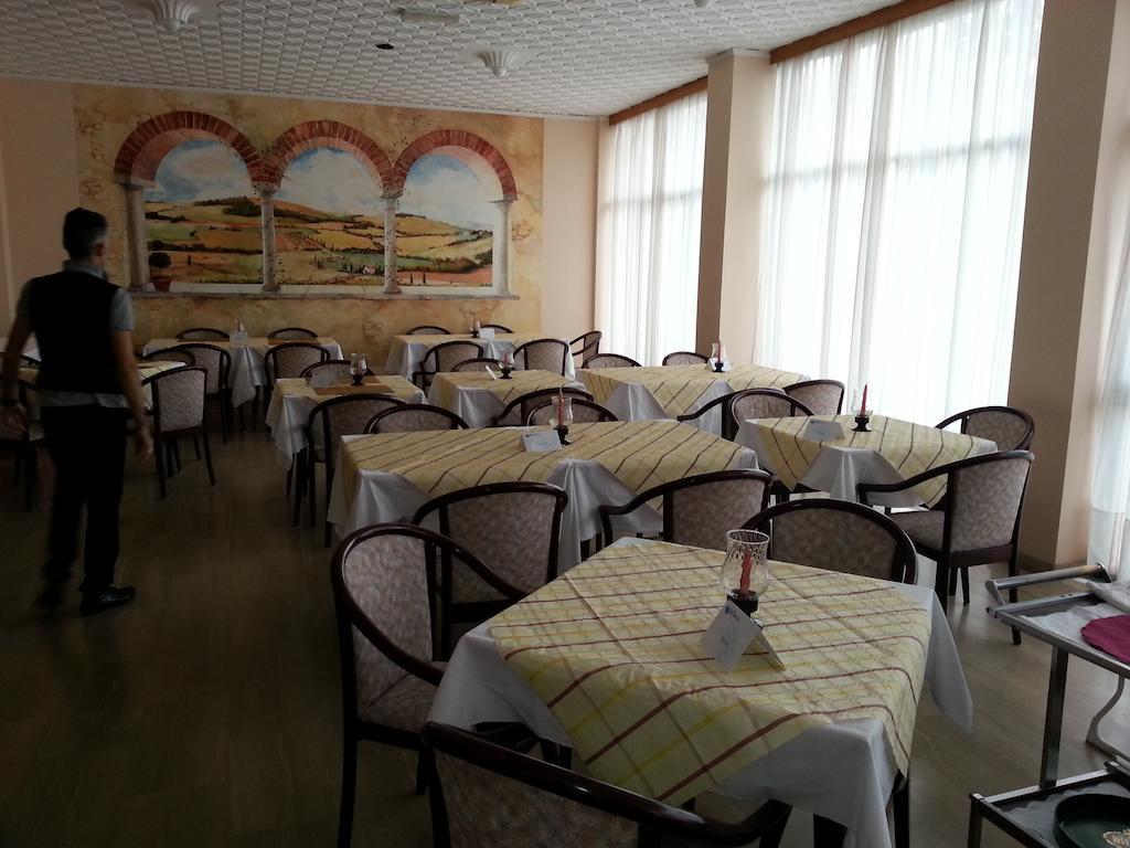 Hotel Glenn Римини Экстерьер фото