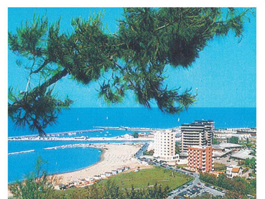 Hotel Glenn Римини Экстерьер фото