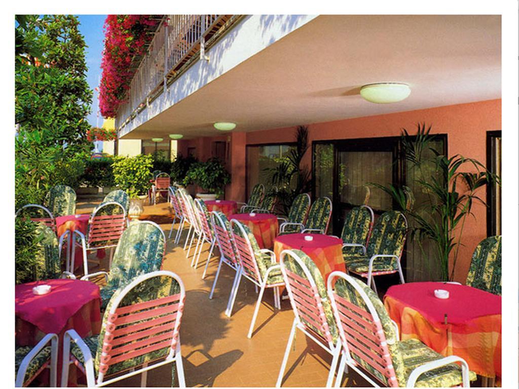Hotel Glenn Римини Экстерьер фото