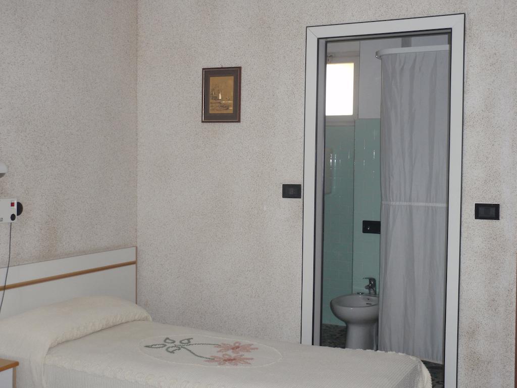 Hotel Glenn Римини Экстерьер фото