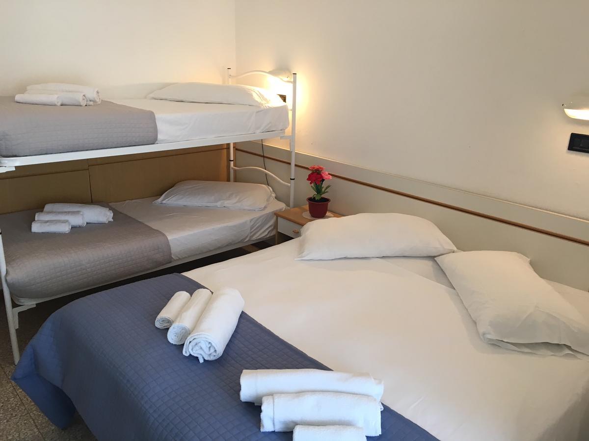 Hotel Glenn Римини Экстерьер фото