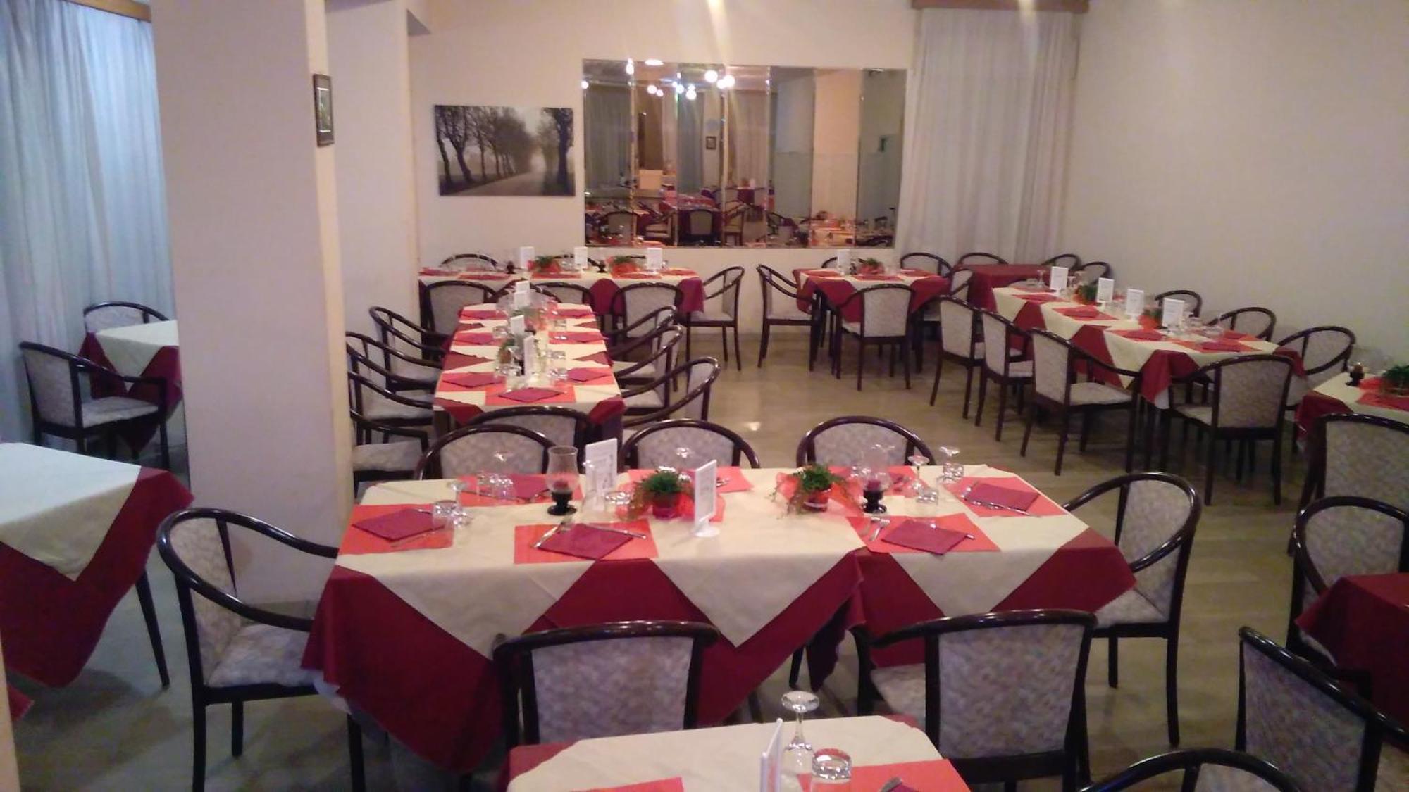 Hotel Glenn Римини Экстерьер фото