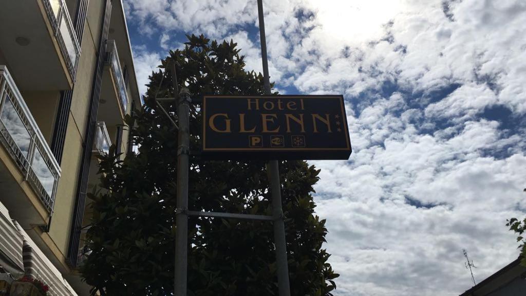 Hotel Glenn Римини Экстерьер фото